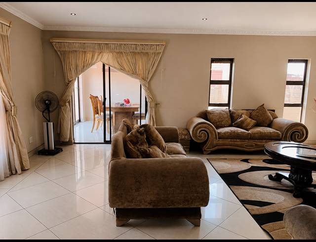 3 BEDROOM HOUSE FOR SALE IN VANDERBIJLPARK SE 6